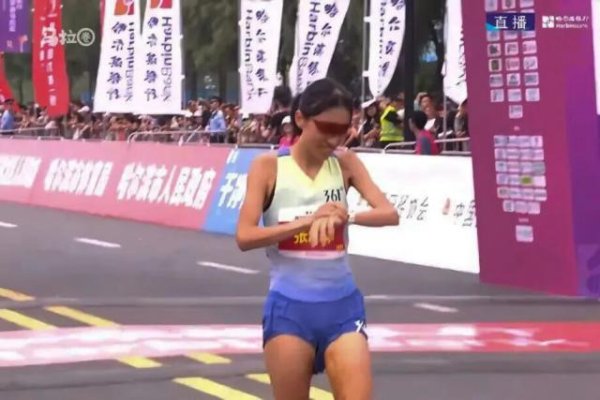 51配资 “最快女护士”被解雇？医院给出最新回应，媒体：网友想全方位毁掉她