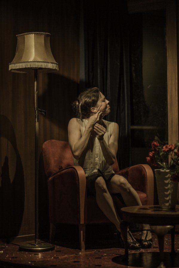 邦尼配资 比利时“偷窥者”携《舱中谜事》来上海，带你体验“大卫·林奇式”超现实